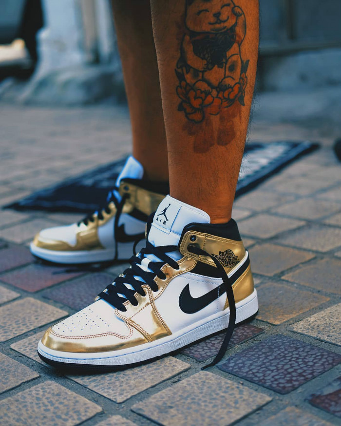 Air Jordan 1 Mid SE Metallic Gold Shoes